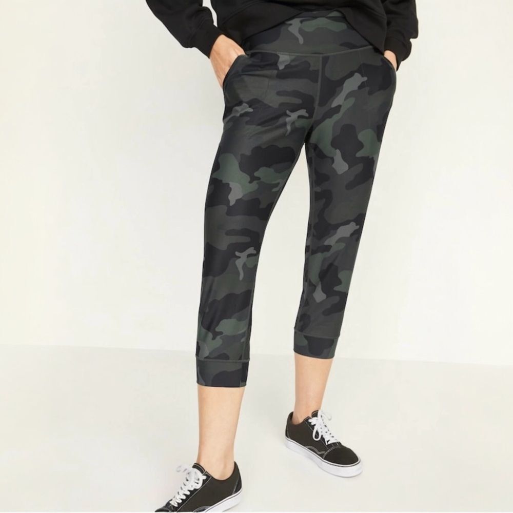 NWT Old Navy Active Powersoft Jogger Size Small Olive Camo Crop High Rise Go-Dry